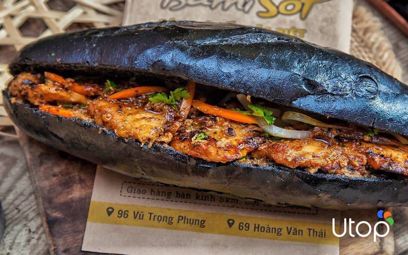 Bánh mì bóng đêm tại Bami Sốt