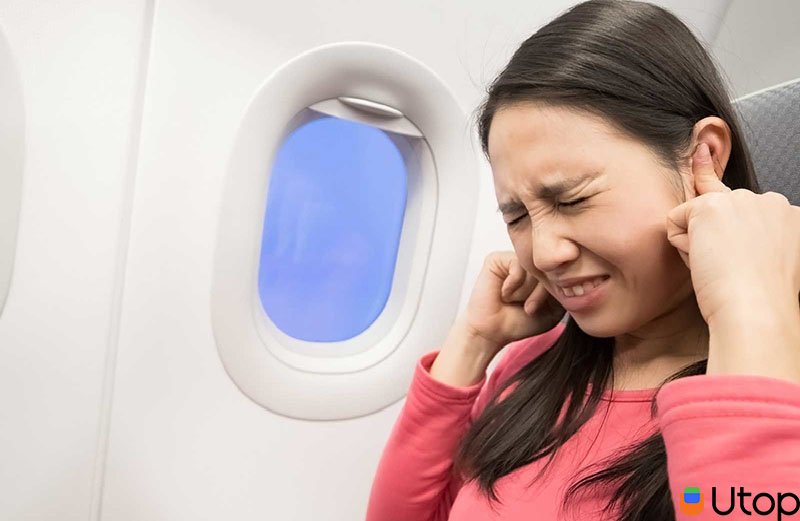 Nguyên nhân và triệu chứng ù tai khi đi máy bay