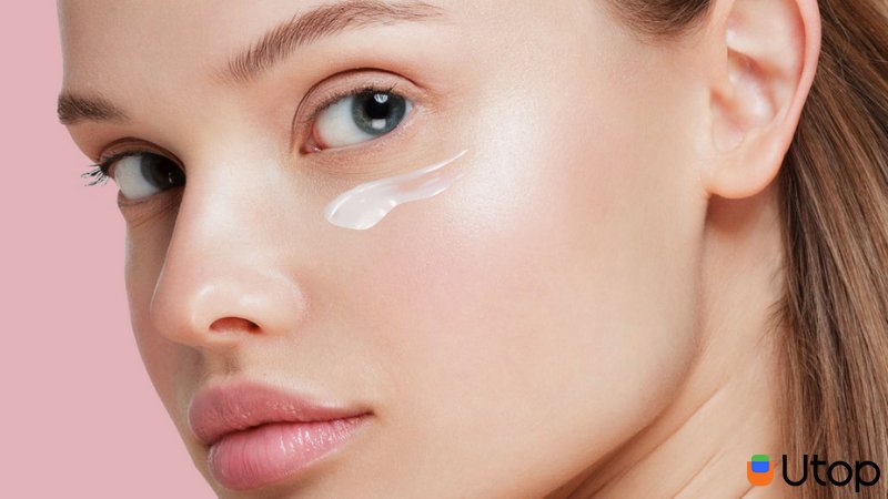 .Dùng kem dưỡng chuyên dụng để chăm sóc vùng da dưới mắt