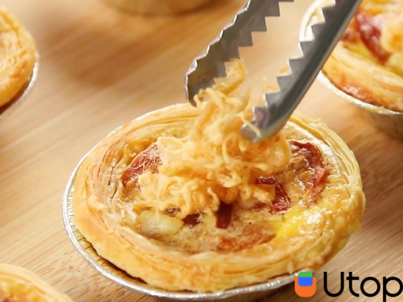 Cách làm bánh phô mai trứng với mì xúc xích
