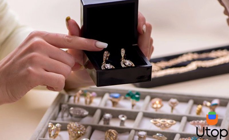 Nên cất trang sức bạc trong hộp riêng 