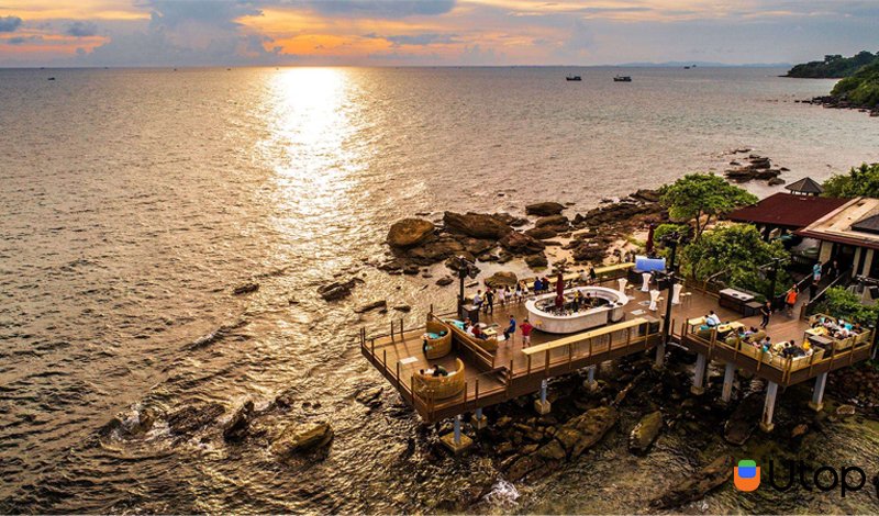 Sunset Rock Island Bar