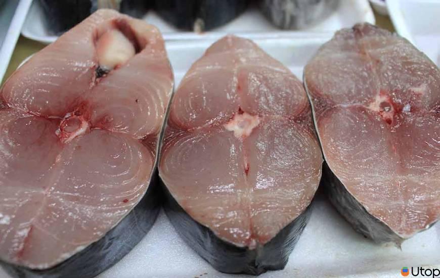 Dựa vào thịt cá khi cắt