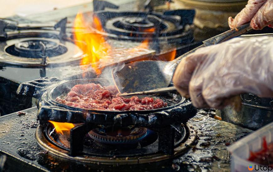 3. Bò tơ Lan Nhi – Quán bò được thực khách trong và ngoài nước yêu thích.