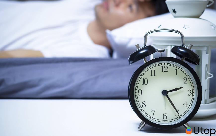 Đặt đồng hồ báo thức cách xa giường ngủ