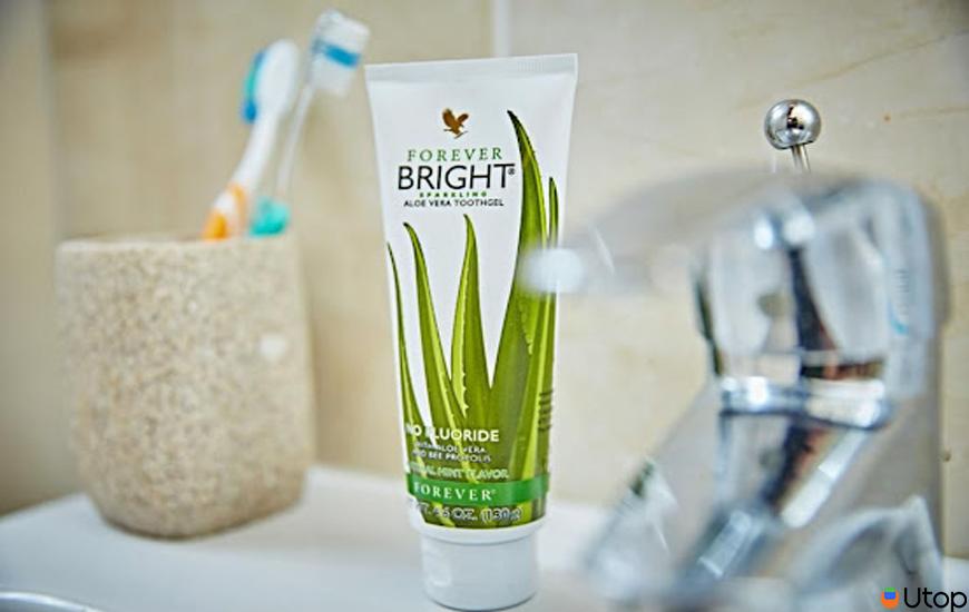 4. Kem đánh răng Forever Bright