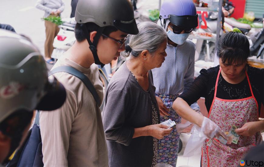 Review gói xôi lá sen cực đông khách tại Sài Gòn