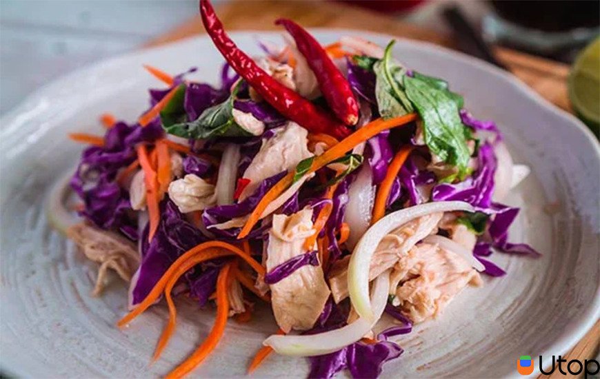 Salad với thịt gà và bắp cải