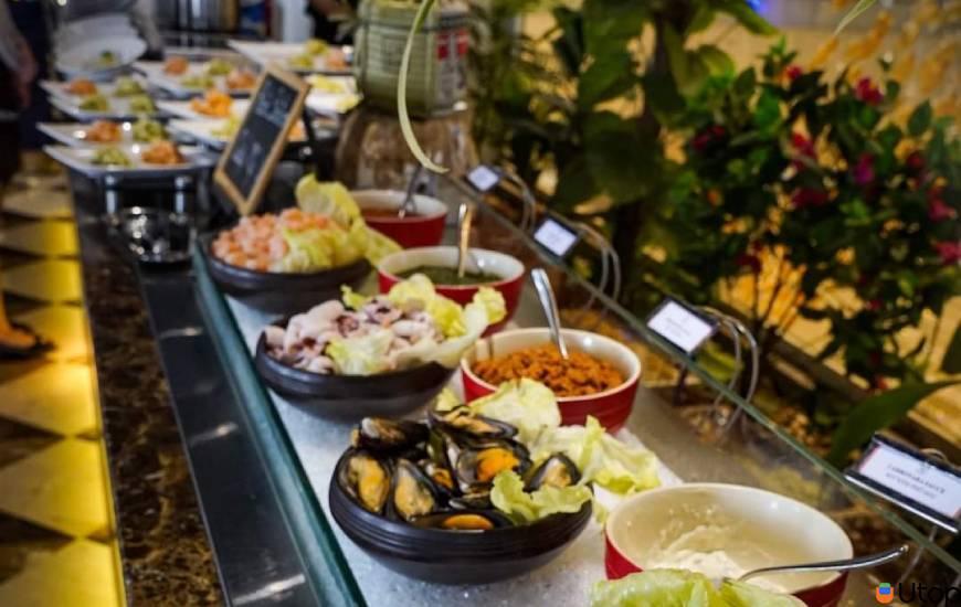 Chi phí ăn buffet tại Hotel La Vela là bao nhiêu?