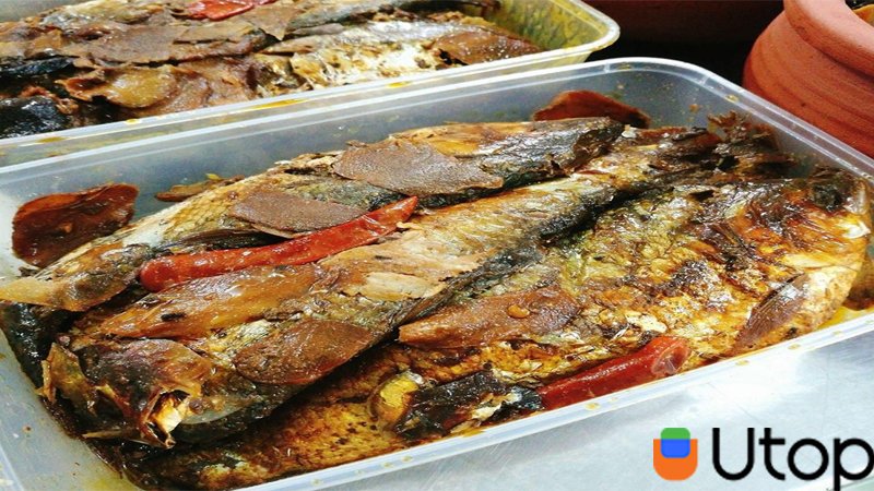 Cá mòi đặc biệt trong niêu đất.