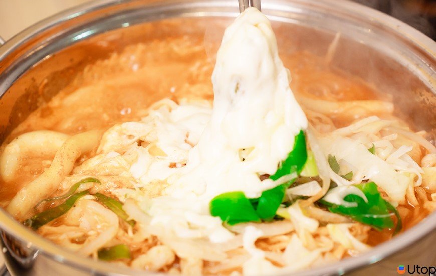 Lẩu đậm đà hương vị chỉ có tại Chicken Plus