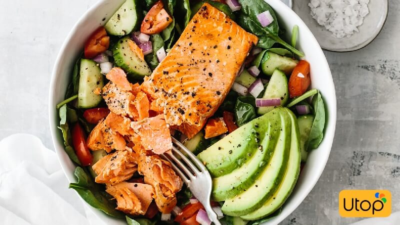 Salad cá hồi Poki Katuri cung cấp lượng lớn vitamin và omega-3 cho cơ thể