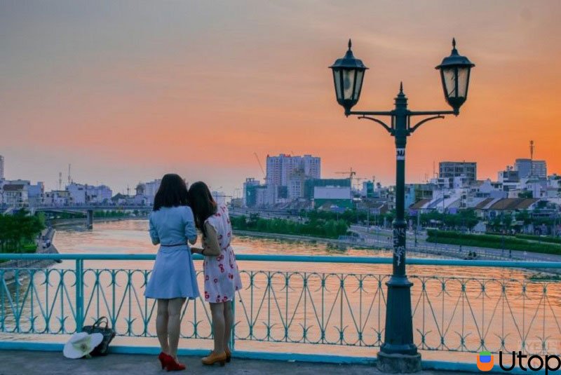 Ngắm hoàng hôn trên cầu Mống - Sài Gòn