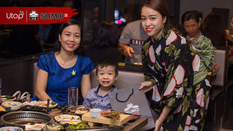 Đội ngũ nhân viên tại sumo bbq luôn phục vụ khách hàng hết sức nhiệt tình