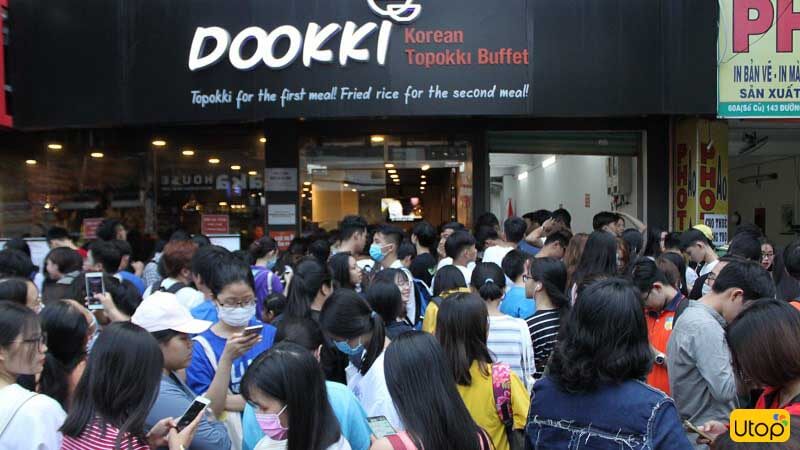 Nhà hàng Tokbokki Dookki thu hút nhiều khách ăn buffet
